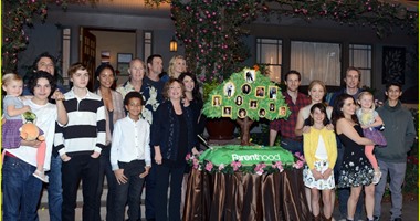 بالصور.. لورين جراهام تحتفل بمرور 100 حلقة من مسلسل "Parenthood"