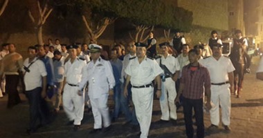 حملة أمنية على الباعة الجائلين بدون ترخيص بشارع المنيل