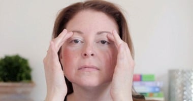 بالصور المتحركة.. المساج الفرنسى للمرأة الأربعينية.. 10 دقائق يومية لتدليل بشرتك.. يحافظ على الجمال.. يحفز الجسم على طرد السموم