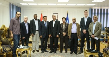 محافظ البحيرة يستقبل وفدًا من شركة مياه الشرب والصرف الصحى بهولندا