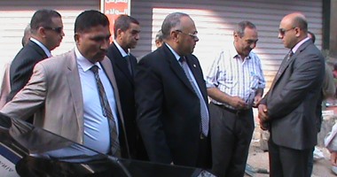 بالصور.. محافظ بنى سويف يتفقد شارع أحمد عرابى