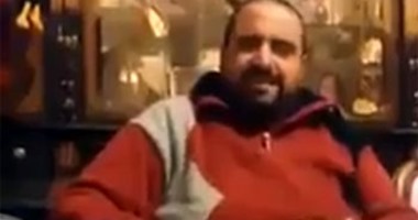 نشطاء يتداولون فيديو لمدرس فى درس خصوصى يعلم بالطبلة والغناء 