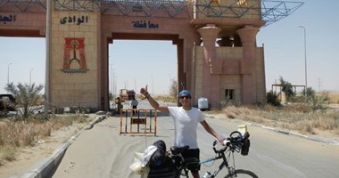 مغامر يطوف محافظات مصر فى 4 أشهر تحت شعار "على العجلة"