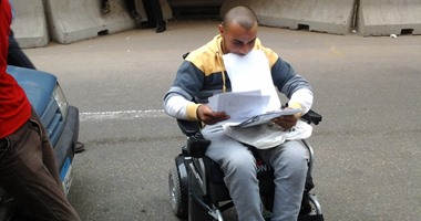 أحد مصابى أحداث مجلس الوزراء يتقدم بطلب لـ"محلب" لاستكمال علاجه
