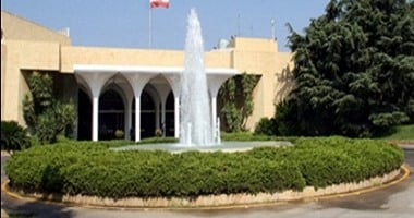 هل أوشكت أزمة الفراغ الرئاسى فى لبنان على الانتهاء؟ رئيس البرلمان يدعو لإنجاز الاستحقاق الرئاسى فى يونيو المقبل.. تخوفات من انهيار كبير لليرة.. رئيس حزب الكتائب اللبنانية: تكثيف الاتصالات لإحداث تقدم بالملف