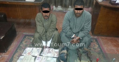 بالصور.. ضبط أسرتين بحوزتهما 10 كيلو بانجو و400 جرام حشيش وأسلحة بسوهاج