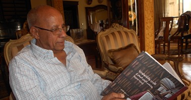 أحمد درويش: أدونيس يميل للهدم والهجوم ويدعونا لمقاطعة تراثنا