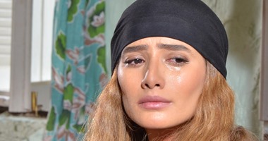 زينة تعرب عن حزنها لوفاة إحدى معجباتها عبر "فيس بوك"