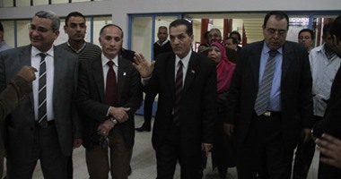 رئيس جامعة الأزهر لطالبات المدن الجامعية: "المبيت بالشارع لو تظاهرتن"