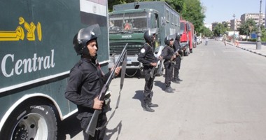 فى ذكرى 30 يونيو.. الداخلية: نراجع خطط التأمين.. كاميرات مراقبة فى الميادين وغرف عمليات لتلقى البلاغات.. تشكيلات أمنية بالمواقع الهامة.. إلغاء إجازات الضباط.. ضربات استباقية للعناصر المتطرفة بسيناء