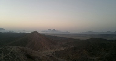 بالصور.. حكايات الفراعنة مع كنوز وادى "أم الطيور" جنوب البحر الأحمر.. سكان شلاتين: الوادى ملىء بالذهب وننتظر تدخل الحكومة لاستخراجه.. والإنجليز استكملوا مسيرة التنقيب وشيدوا المغارات