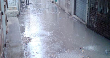 مياه الصرف الصحى تغرق شوارع "السيالة" بدمياط