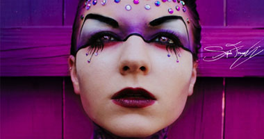 بالصور.. فتاة مهووسة بأفلام الرعب تعلمت منها فن الماكياج السينمائى