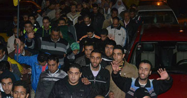 سيارات تجوب شوارع المنيا رافعة أعلام مصر احتفالا بالدستور