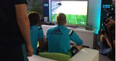 بالفيديو.. صراع بين "شورله" و"أكى" فى البلاى ستيشن