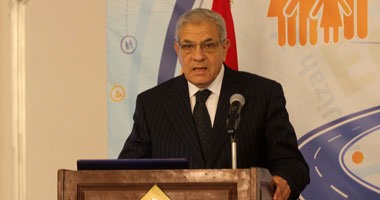 رئيس الوزراء يتوجه إلى قصر الاتحادية للقاء الرئيس السيسى