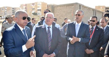 وزير التعليم العالى من السويس: الدولة ستوفر كل الدعم لاستكمال منشآت جامعة السويس.. ونحتاج مراكز بحثية فى العلوم الإنسانية والاجتماعية لأن جزءا كبيرا من مشاكلنا ثقافية