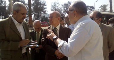 محافظ الجيزة: إلغاء تراخيص أى أكشاك تلقى مخلفات بالشارع