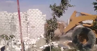 حملة أمنية لإزالة التعديات على الأراضى الزراعية وأملاك الدولة بقنا