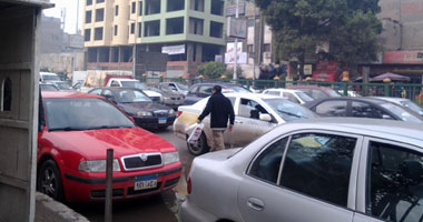 زحام مرورى بمدينة نصر بسبب كسر ماسورة مياه