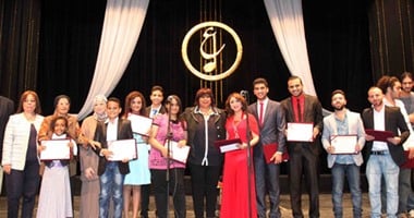 رئيسة دار الأوبرا المصرية توزع جوائز مسابقة رتيبة الحفنى الغنائية
