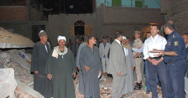 محافظ أسيوط يقرر صرف 2300 جنية لأسر المنزل المنهار بصدفا