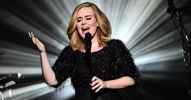 أديل توضح سبب غيابها عن حفل "BRITs" لجمهورها على تويتر