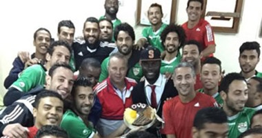 الإنتاج الحربى يحتفل بعيد ميلاد "بيتر إيبيموبوى" قبل مواجهة المحلة