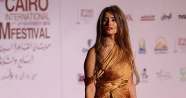 بالصور.. زينة تخطف الأنظار فى افتتاح "القاهرة السينمائى"