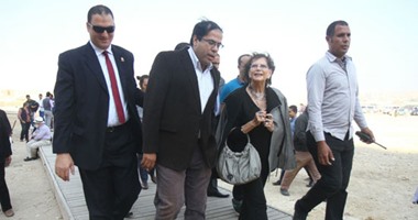 بالصور.. كلوديا كردينالى تنهى جولتها بالأهرامات وتتوجه لزيارة المركز الثقافى الإيطالى