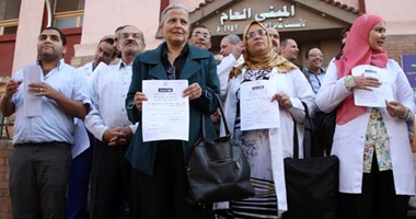 وقفة لأطباء المنيا للمطالبة بزيادة إجراءات مكافحة العدوى بعد وفاة داليا محرز