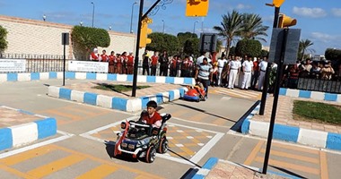 بالفيديو.. مدينة مرورية متنقلة لتعليم الأطفال أنظمة وإشارات المرور