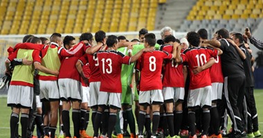 وصول طاقم التحكيم البوروندى ملعب برج العرب