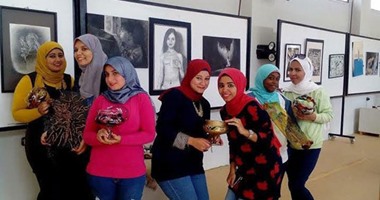 ورشة فنية للرسم على الزجاج لطلاب جامعة قناة السويس