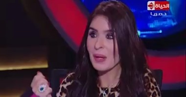 دينا لـ"الحياة": الأفلام الإباحية "عمرها ما بتعلم".. وعمرى ما اشتغلت فى كباريه.. وزوجى خاننى عشان "مكنتش فاضية".. أحمد زكى "عورنى" و"بقرف من البوس".. وتكشف: "الحب" وراء محاولتى الانتحار مرتين