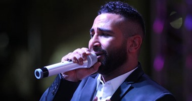 بالفيديو.. بعد انفصاله عن ريم البارودى..أحمد سعد "بينقط" فى أحد الملاهى