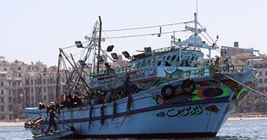 التحفظ على سفينة تحمل علم سيراليون صدمت مركب صيد بالقرب من سواحل دمياط 
