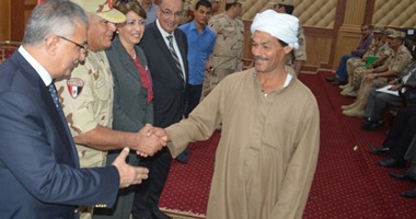 تسليم التعويضات للمزارعين المضارين من السيول فى البحيرة