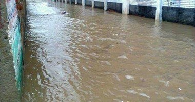 بالصور.. بعد مرور 14 يوما على كارثة السيول بالبحيرة.. استمرار غرق قرى مركزى دمنهور وكفر الدوار.. وغضب بين الأهالى بسبب تقصير المسئولين.. والمحافظ: صرف تعويضات لـ25 ألف متضرر السبت المقبل