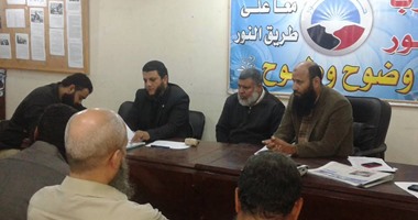 "النور"يبدأ مساعى تشكيل الائتلاف الثالث بالبرلمان فى مواجهة "دعم الدولة"و"المصريين الأحرار".مصادر:الحزب السلفى يكلف احمد خليل بالتواصل مع  40 مستقلا  ..والشريف:إجتماع خلال ساعات لوضع الوثيقة