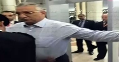 بالفيديو.. الوزراء يخضعون للتفتيش الذاتى فى مطار شرم الشيخ