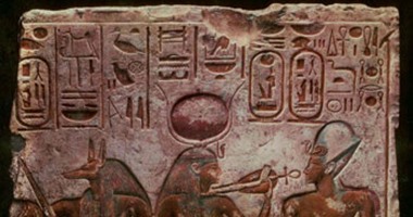 "الآثار" تتسلم الجدارية الأثرية العائدة من بريطانيا.. اليوم