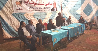كمال أبو عيطة: الرئيس السيسى يعمل بحكومة "فكرها قديم"