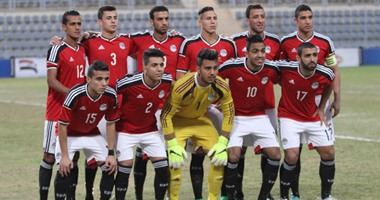 بالفيديو.. توقف مباراة مصر والجزائر لتناول المياه