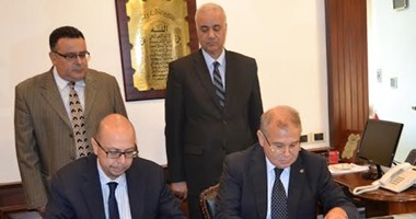 رئيس جامعة الإسكندرية يفتتح معرضا فنيا لطلاب "فنون جميلة" اليوم