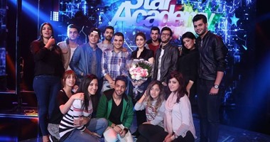 بالصور.. يارا تلتقط الصور مع طلاب "ستار أكاديمى"