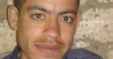 مأساة "خريج حقوق" ببنى سويف.. "على" مصاب بضمور فى العضلات وصعوبة الاتزان وشقيقته معاقة لا تستطيع الحركة.. يعيشان مع والدتهما بدخل شهرى 320 جنيها.. ويستغيث بالمحافظ لتوفير وظيفة لتحسين ظروفهم المعيشية
