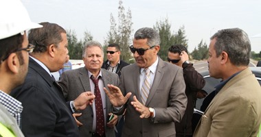 وزير النقل يتفقد طريق وادى النطرون/العلمين ويطلب إنهاءه قبل 31 ديسمبر