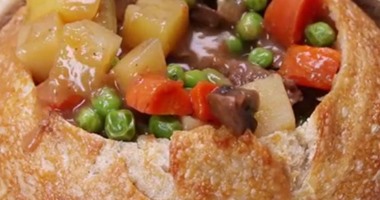 بالفيديو.. طريقة عمل رغيف اللحم من المطبخ اليونانى