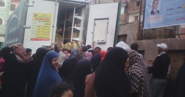 إقبال كبير على منافذ القوات المسلحة للسلع المخفضة فى القليوبية